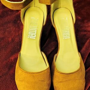 2HELIMA! Tan Women Suede Platform Shoes.